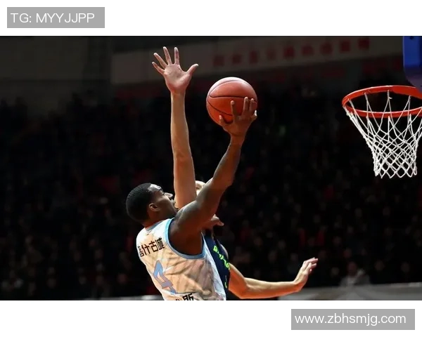 2012年广东队与新疆队季后赛激战回顾与精彩瞬间分析