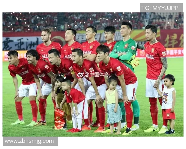 广州富力迎战河北幸福争夺中超联赛关键三分的精彩对决 广州富力迎战河北幸福争夺中超联赛关键三分的精彩对决