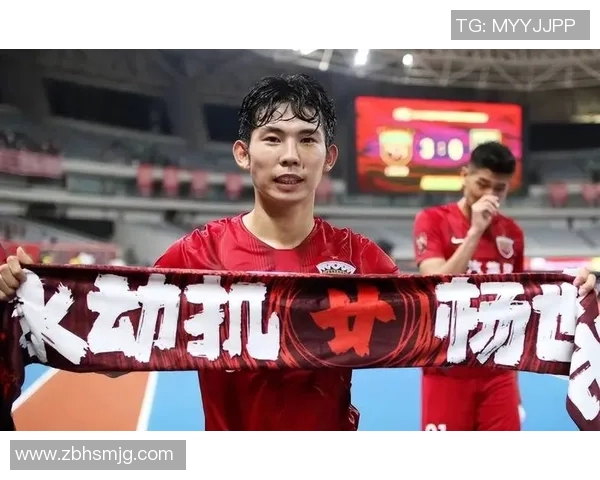 上港与富力激烈冲突引发球迷热议赛场秩序亟待改善 上港与富力激烈冲突引发球迷热议赛场秩序亟待改善