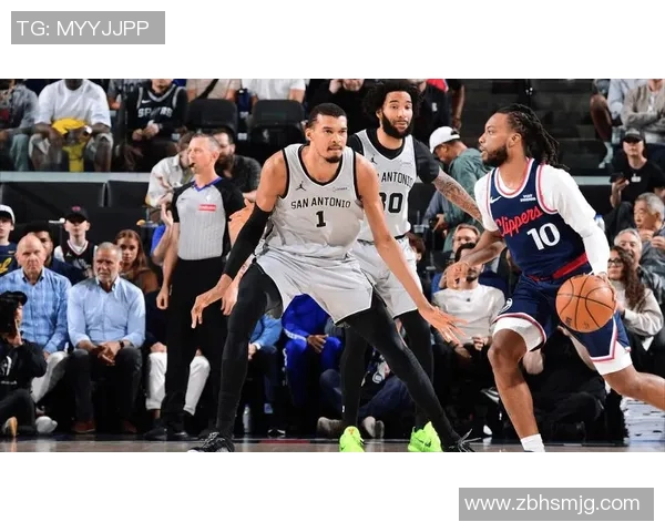 马刺与快船季后赛激战正酣精彩直播尽在眼前不容错过